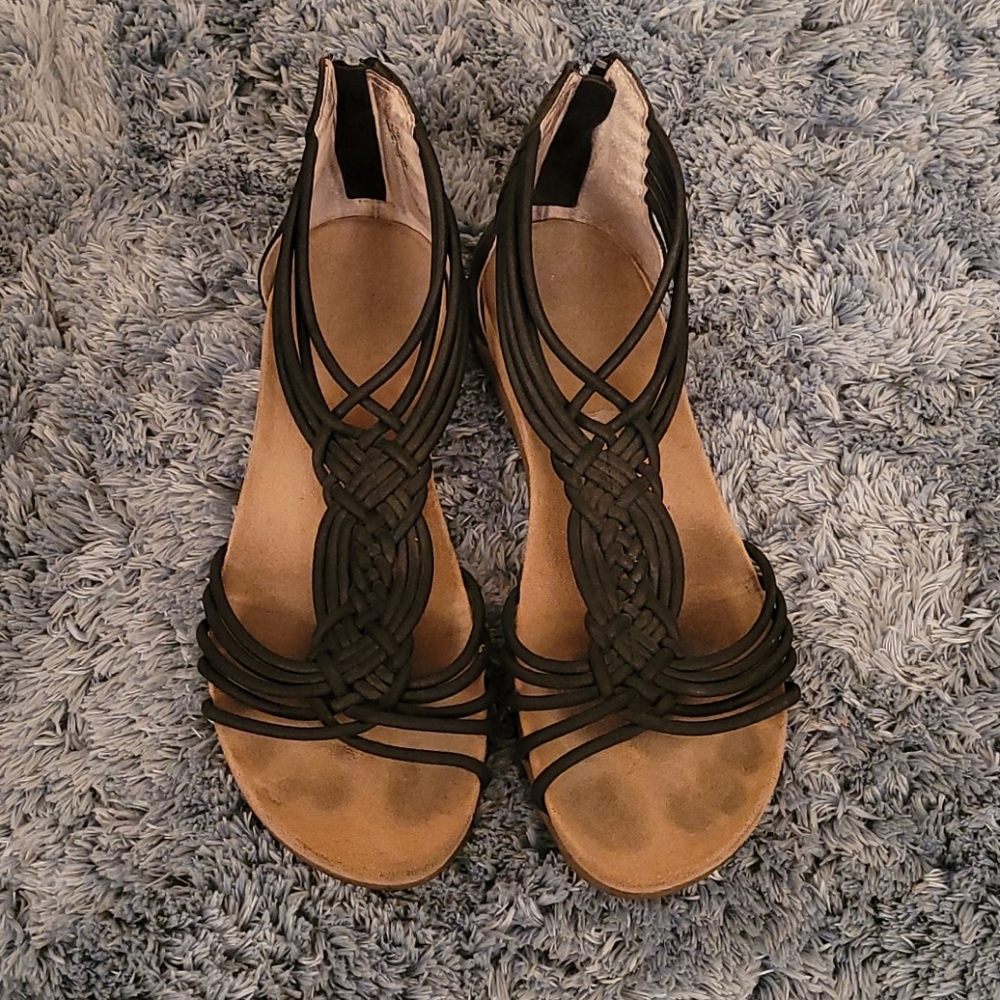 Me Too women's sandals